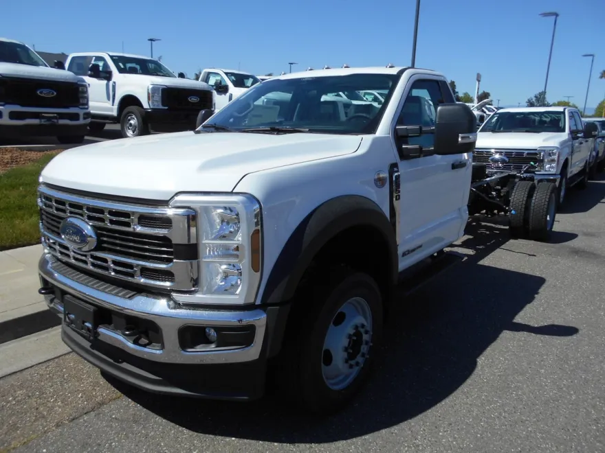 2025 Ford F-550 XL photo 1