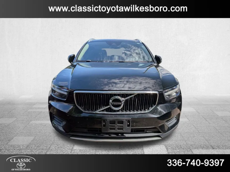 2019 Volvo XC40 Momentum photo 1