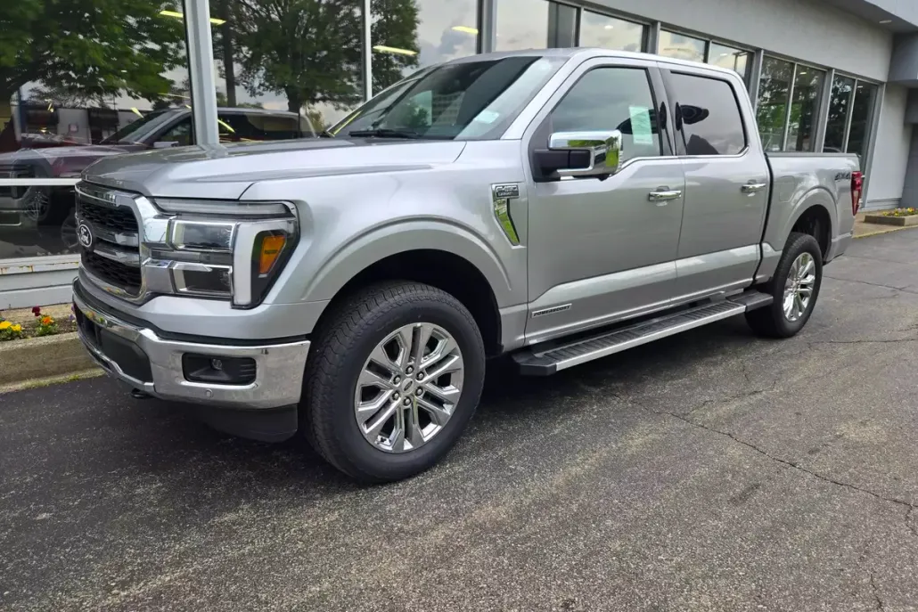 2025 Ford F-150 Lariat photo 1