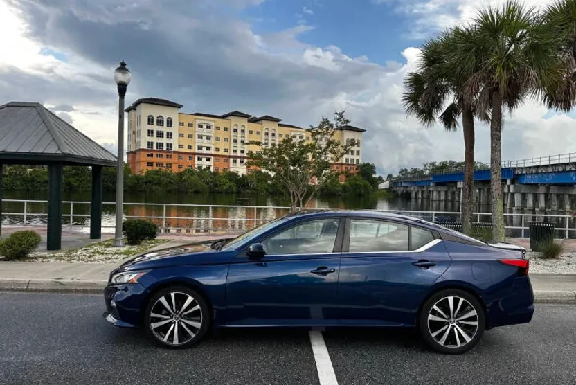 2019 Nissan Altima 2.5 SR photo 1