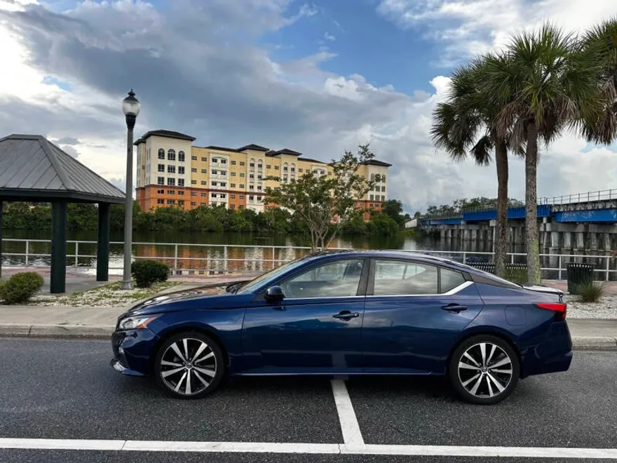 2019 Nissan Altima 2.5 SR photo 1