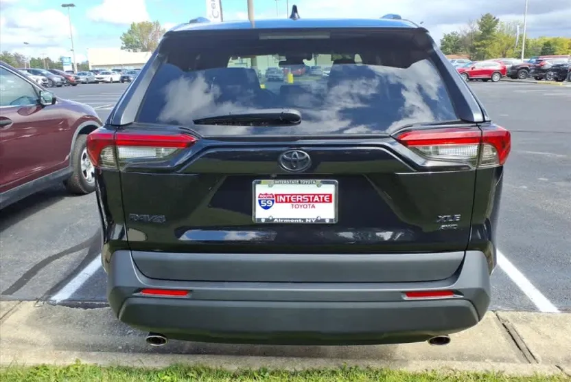 2024 Toyota RAV4 XLE Premium photo 1