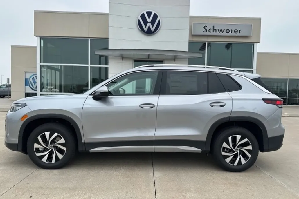 2025 Volkswagen Tiguan S photo 1