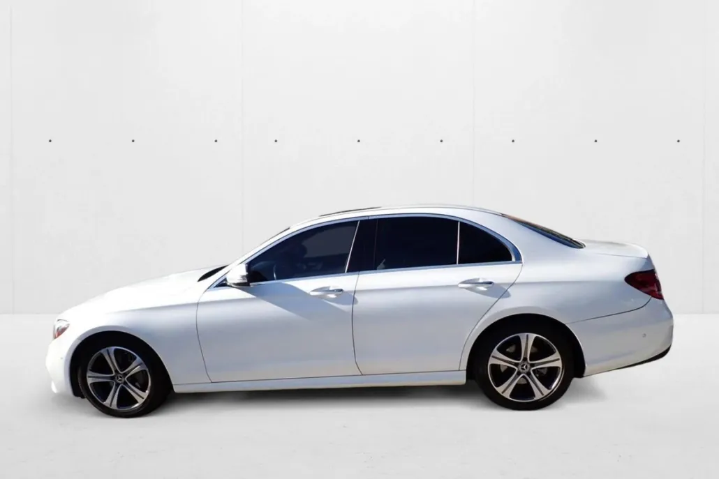 2017 Mercedes Benz E 300 photo 1