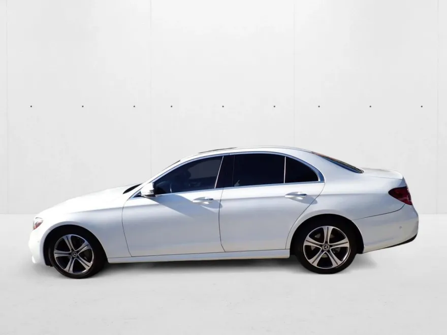 2017 Mercedes Benz E 300 photo 1