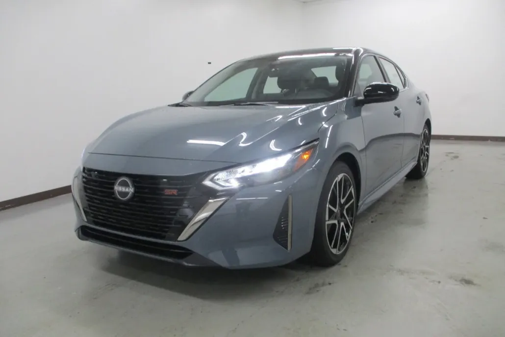 2025 Nissan Sentra SR photo 1