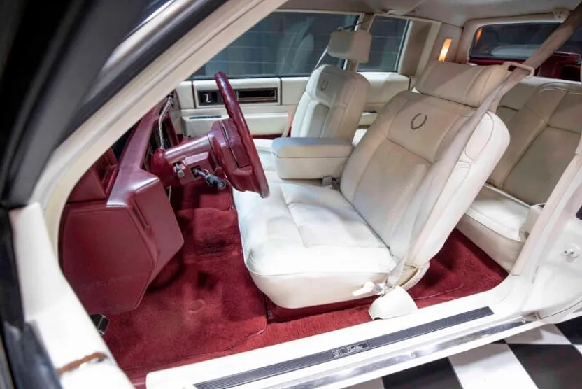 1990 Cadillac DeVille photo 1