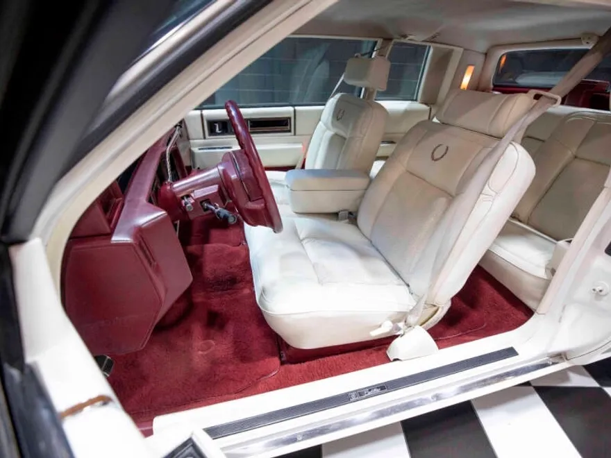 1990 Cadillac DeVille photo 1