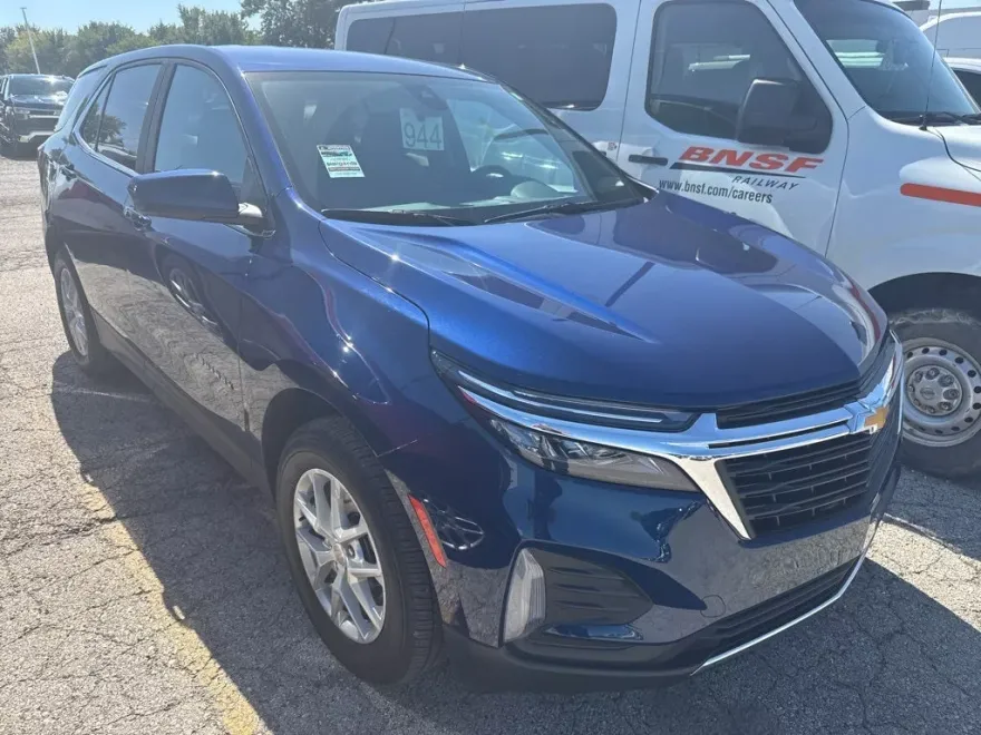 2023 Chevrolet Equinox LT photo 1