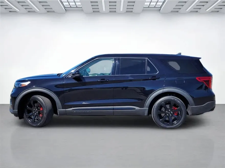 2022 Ford Explorer ST photo 1