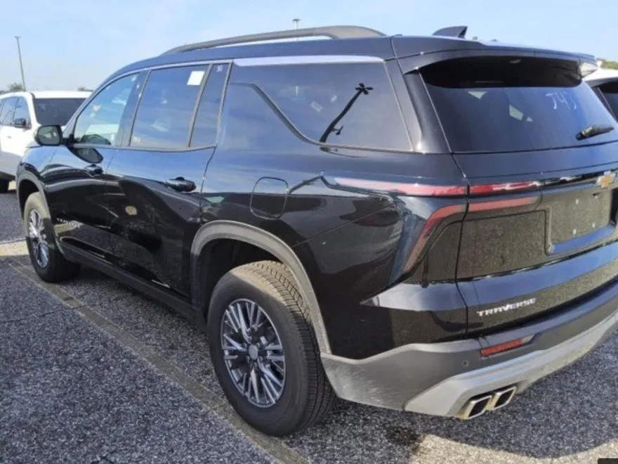 2025 Chevrolet Traverse photo 1