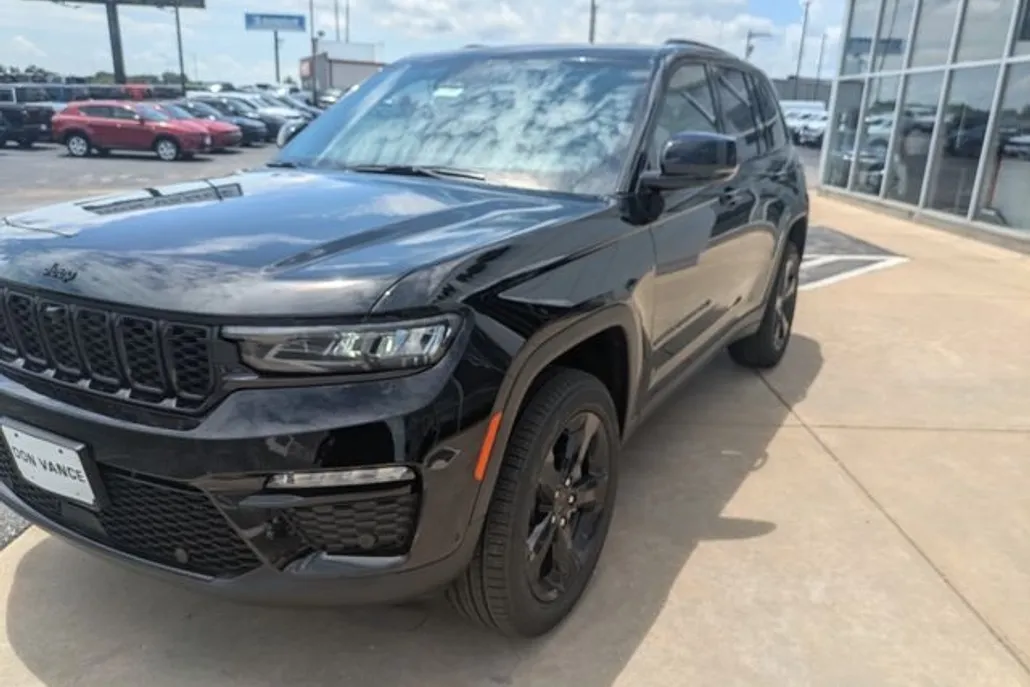 2025 Jeep Grand Cherokee Limited photo 1
