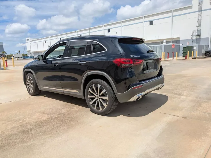2021 Mercedes Benz GLA 250 4MATIC photo 1