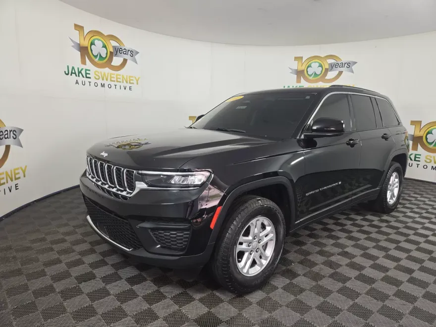 2022 Jeep Grand Cherokee Laredo photo 1