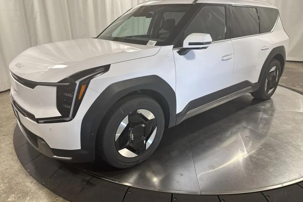 2026 Kia EV9 Wind photo 1