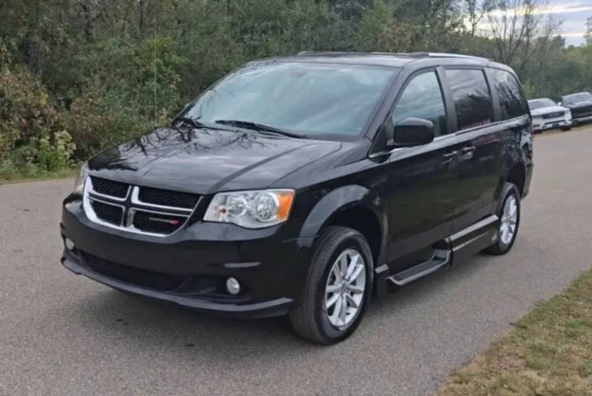 2019 Dodge Grand Caravan SXT photo 1