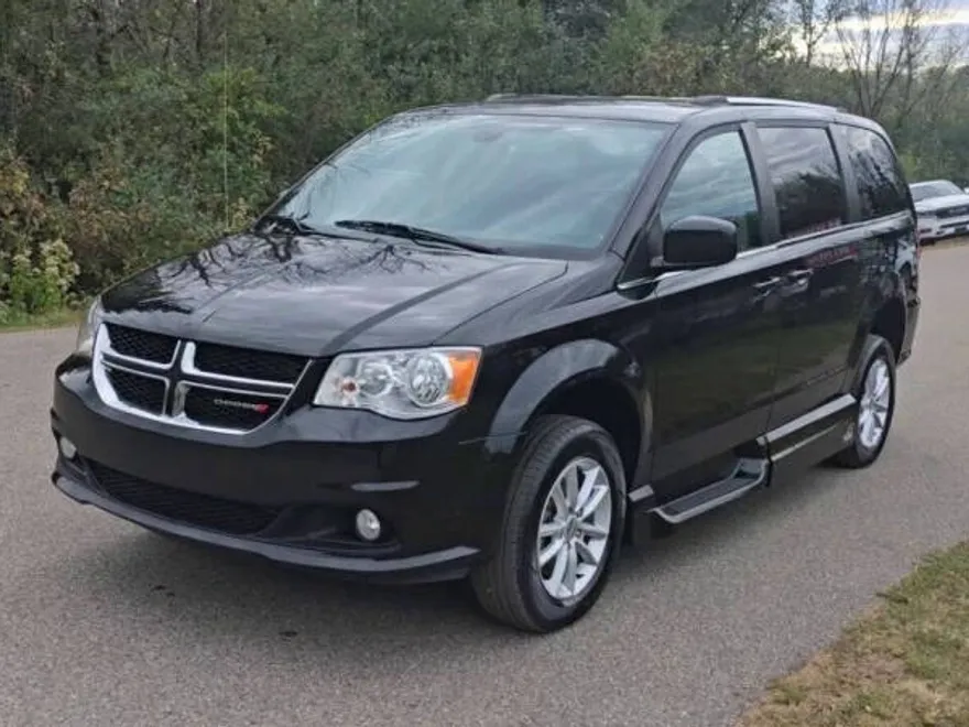 2019 Dodge Grand Caravan SXT photo 1