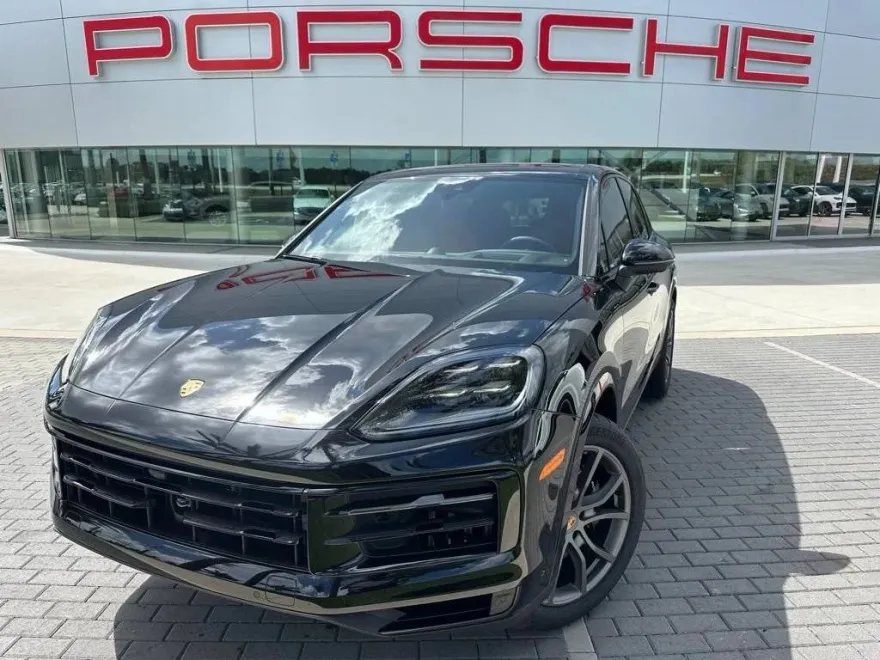 2025 Porsche Cayenne S photo 1