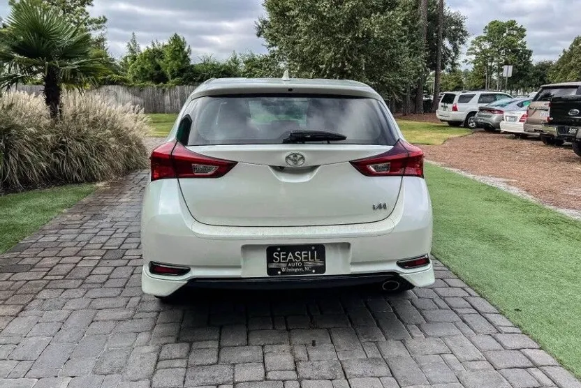 2017 Toyota Corolla iM photo 1