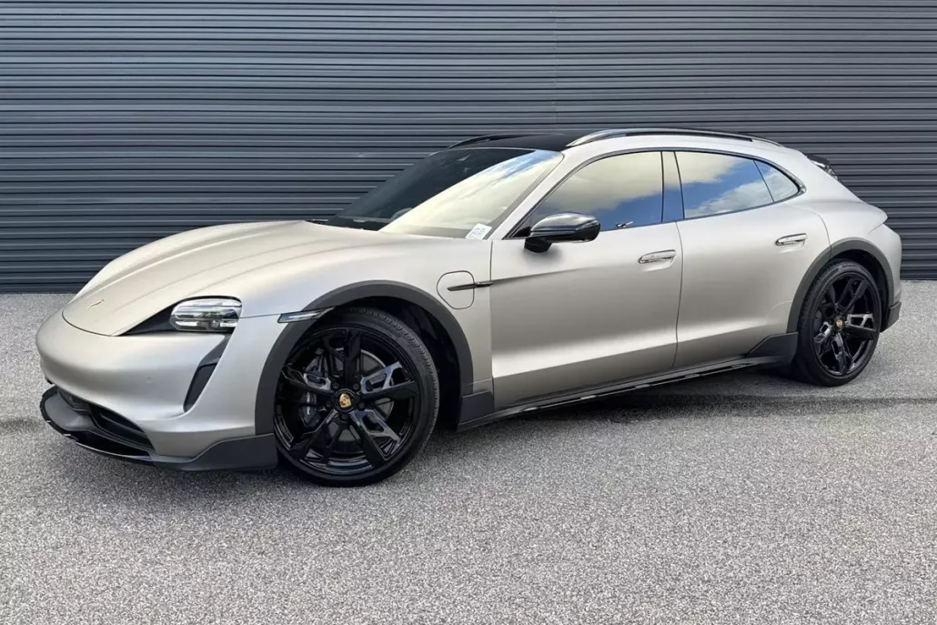 2023 Porsche Taycan Cross Turismo 4 photo 1