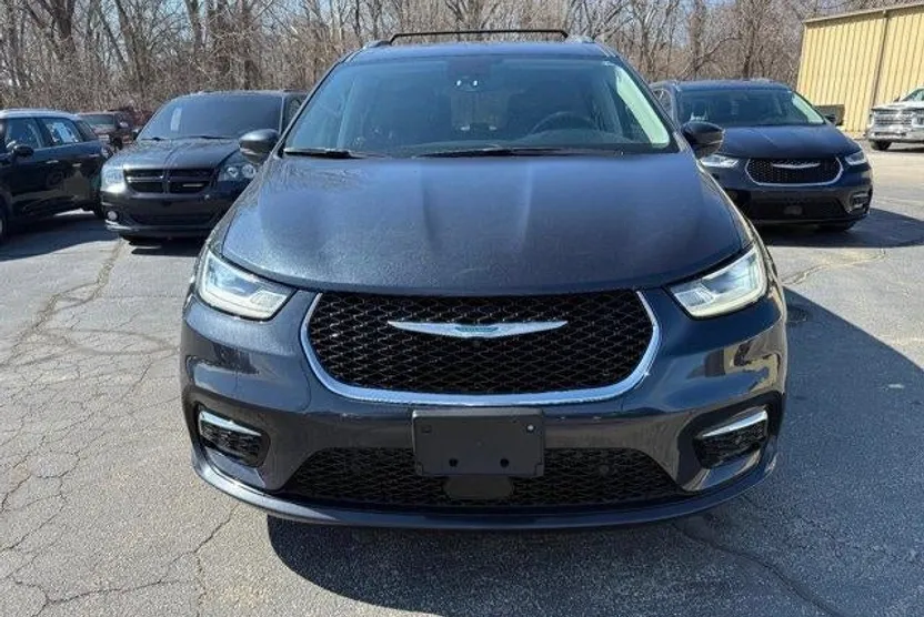 2021 Chrysler Pacifica Hybrid Touring L photo 1