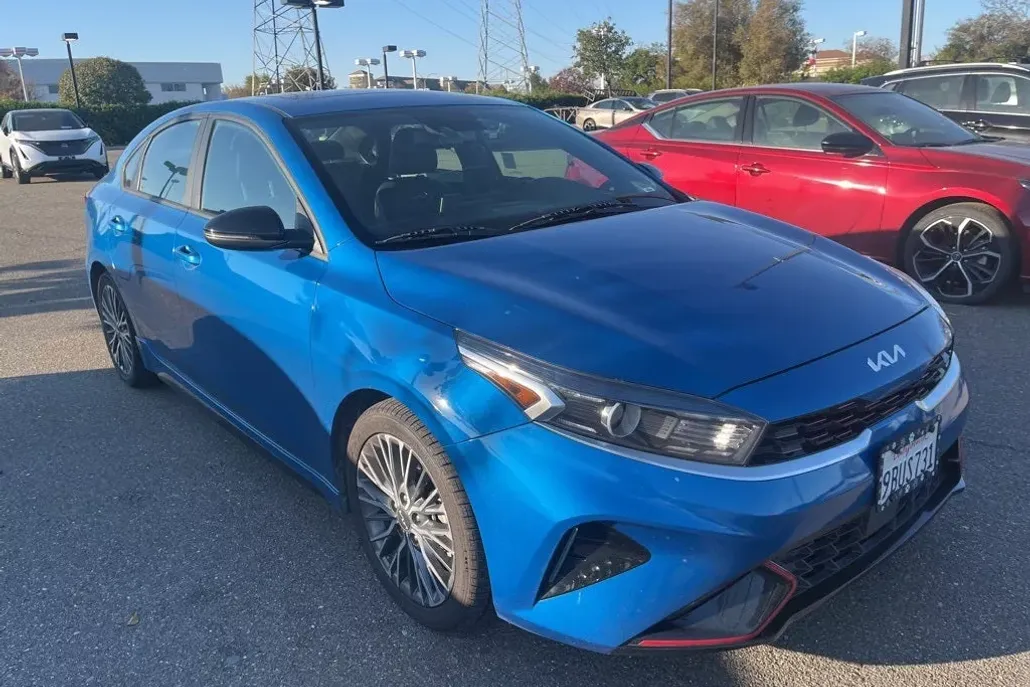 2022 Kia Forte GT-Line photo 1