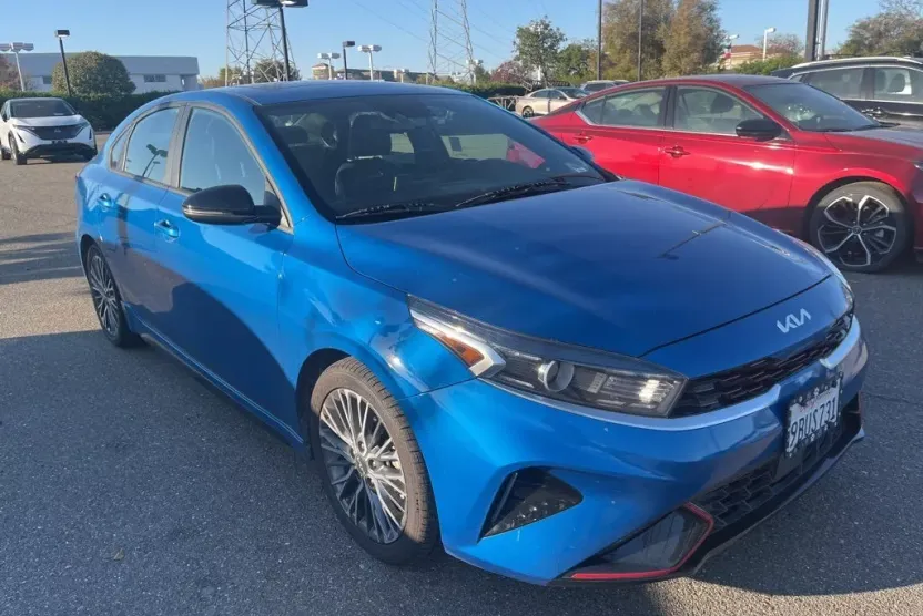 2022 Kia Forte GT-Line photo 1