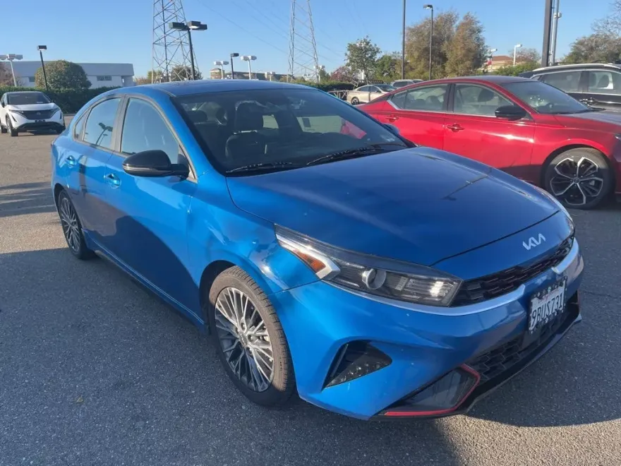 2022 Kia Forte GT-Line photo 1