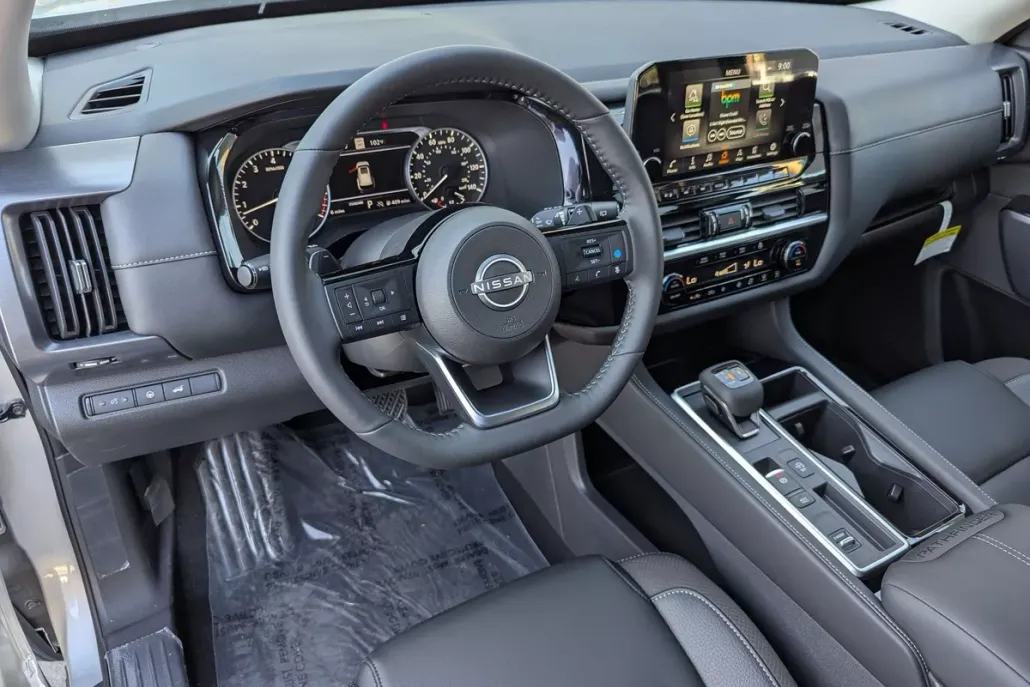 2025 Nissan Pathfinder SL photo 1