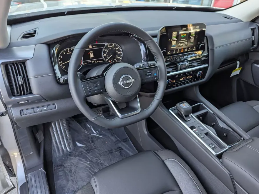 2025 Nissan Pathfinder SL photo 1