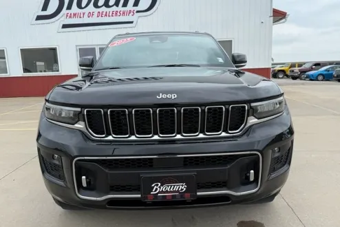 2025 Jeep Grand Cherokee Overland photo 2