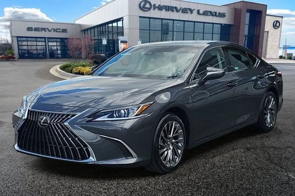 2024 Lexus ES 300h Luxury photo 1
