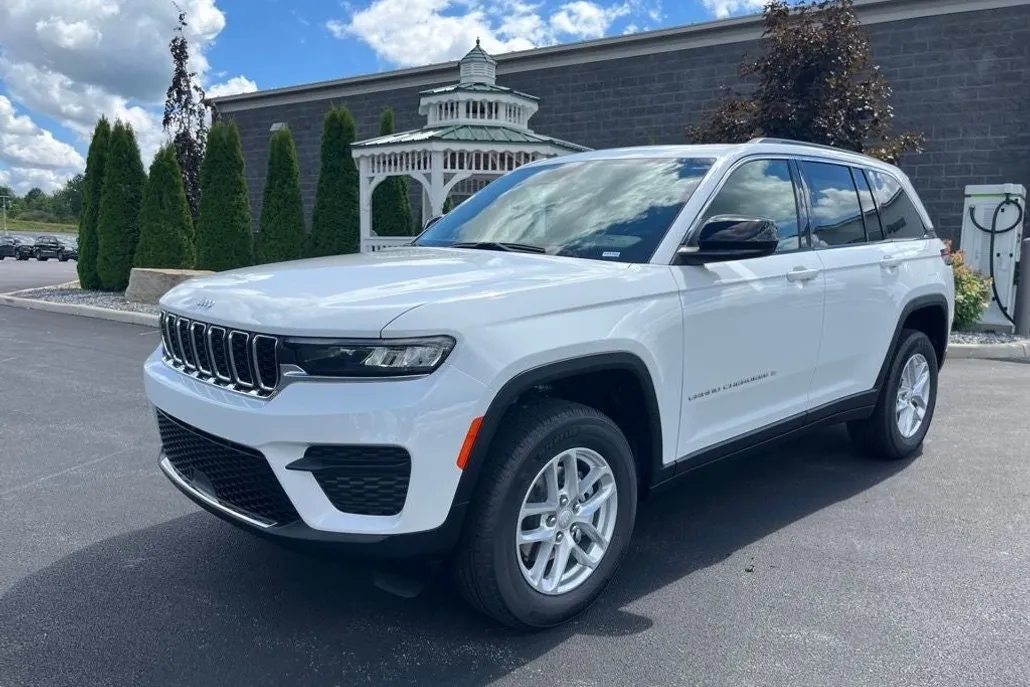 2025 Jeep Grand Cherokee Laredo X photo 1