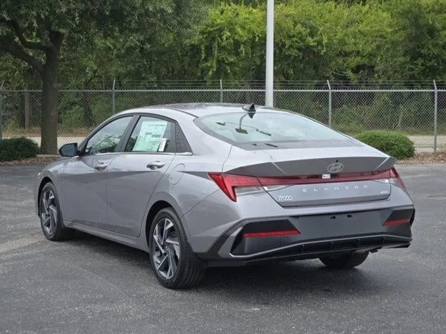 2025 Hyundai Elantra Hybrid Limited photo 1