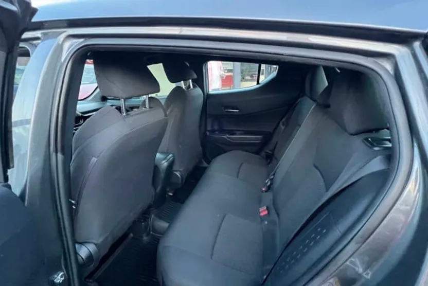 2019 Toyota C-HR XLE photo 1