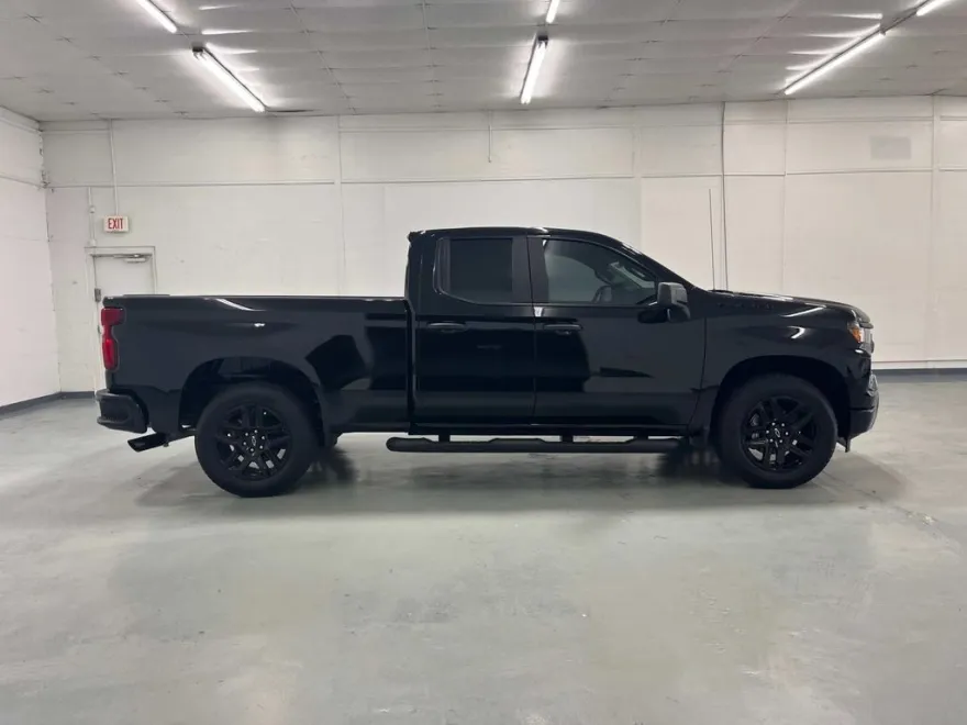 2025 Chevrolet Silverado 1500 Custom Rally Edition photo 1