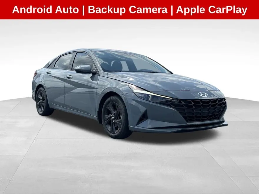 2022 Hyundai Elantra SEL photo 1