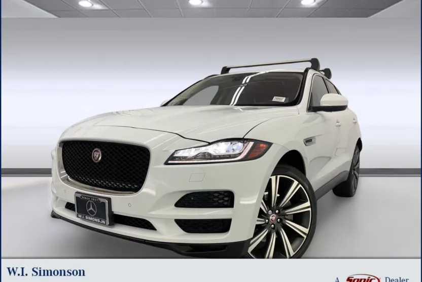 2017 Jaguar F-PACE Prestige photo 1