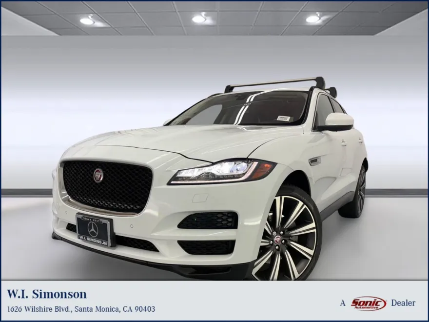 2017 Jaguar F-PACE Prestige photo 1