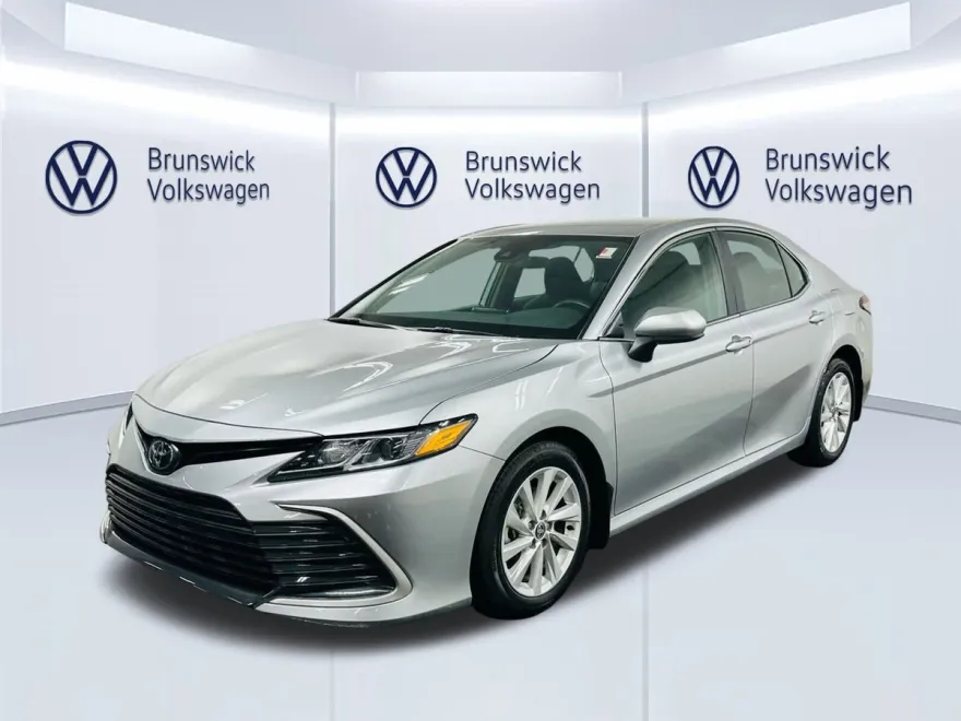2023 Toyota Camry LE photo 1
