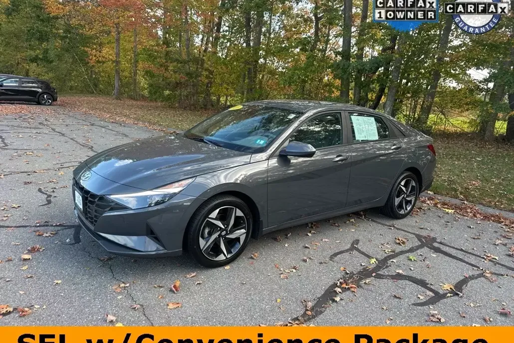 2023 Hyundai Elantra SEL photo 1