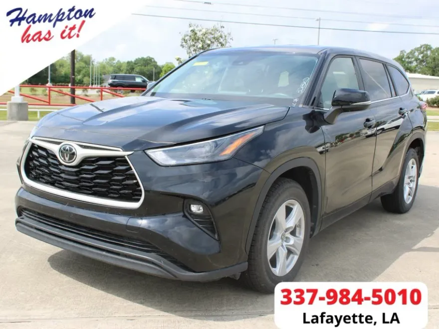 2023 Toyota Highlander LE photo 1