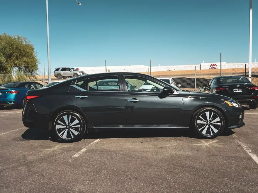2022 Nissan Altima 2.5 SV photo 1