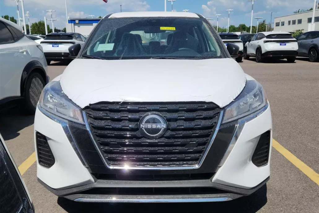 2025 Nissan Kicks Play S photo 1
