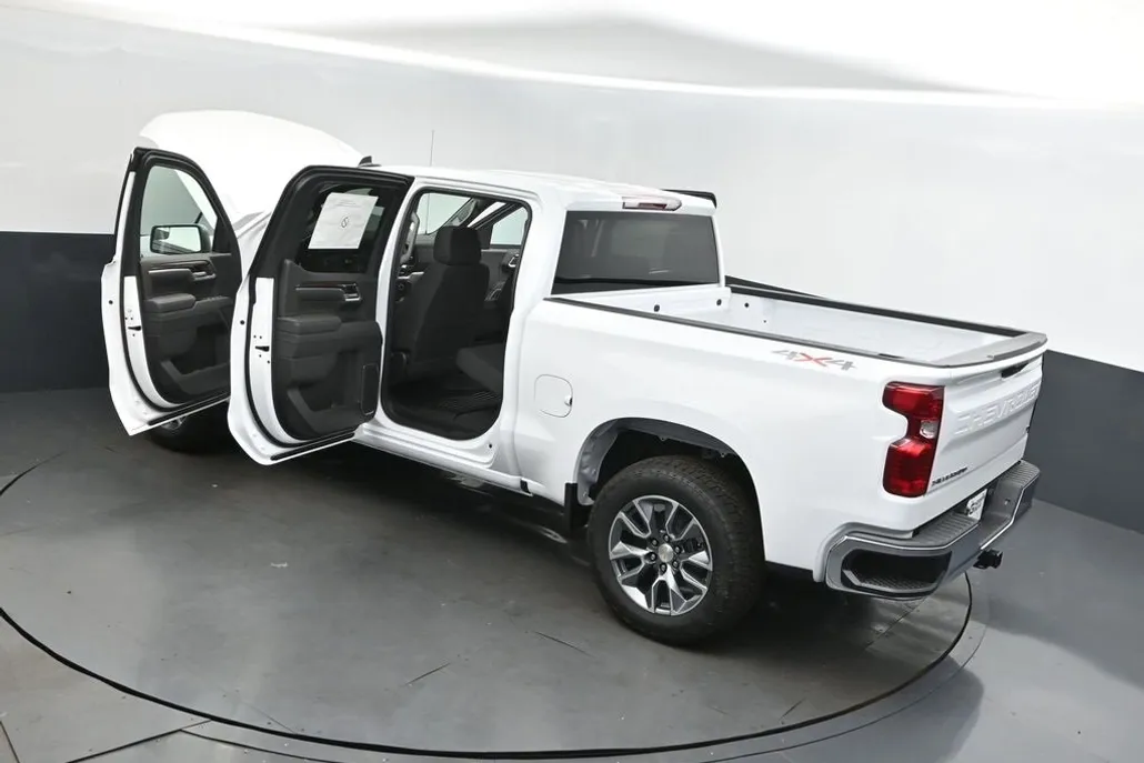 2026 Chevrolet Silverado 1500 LT photo 1