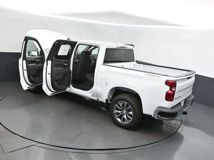 2026 Chevrolet Silverado 1500 LT photo 1