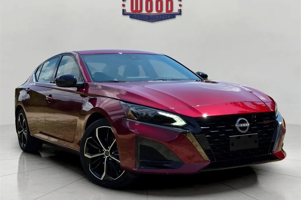 2025 Nissan Altima SR photo 1