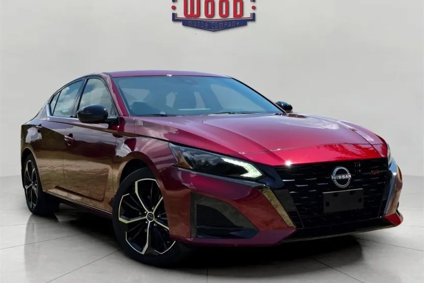 2025 Nissan Altima SR photo 1
