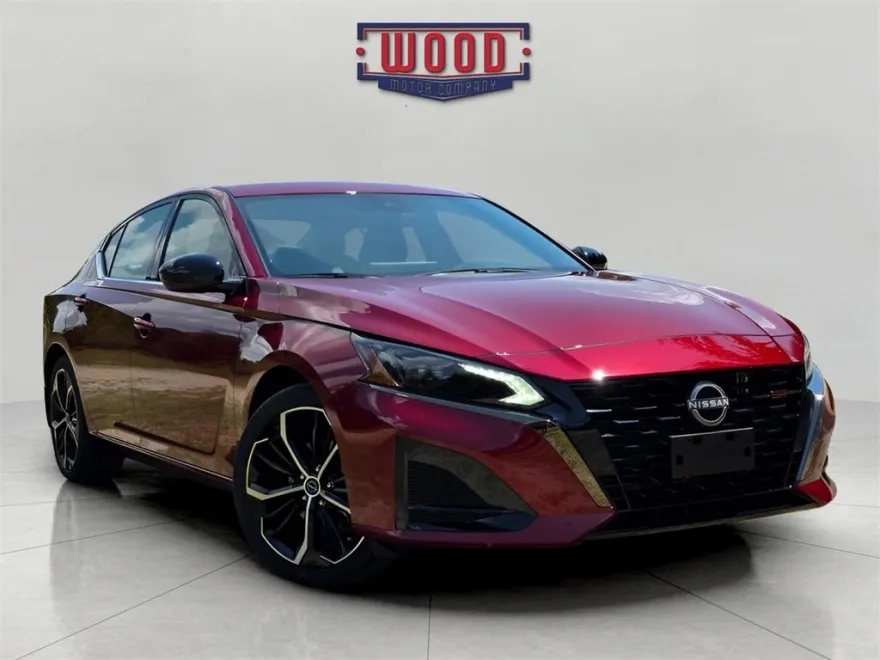 2025 Nissan Altima SR photo 1