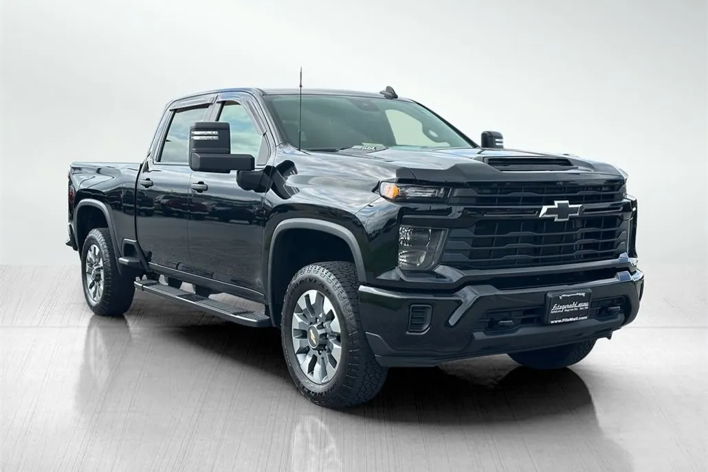 2024 Chevrolet Silverado 2500HD Custom photo 1